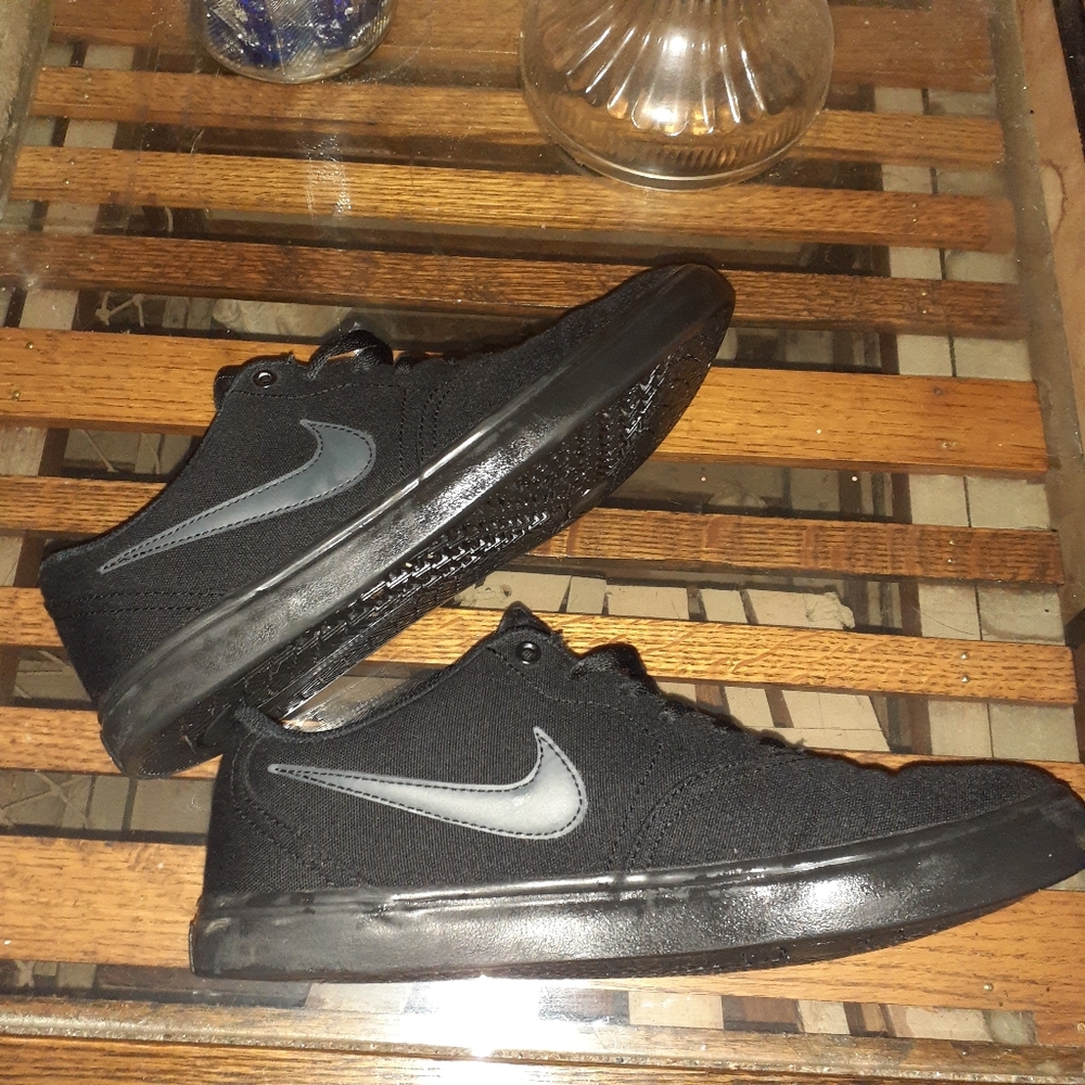 🔥 Blacked out nike janoski sb
